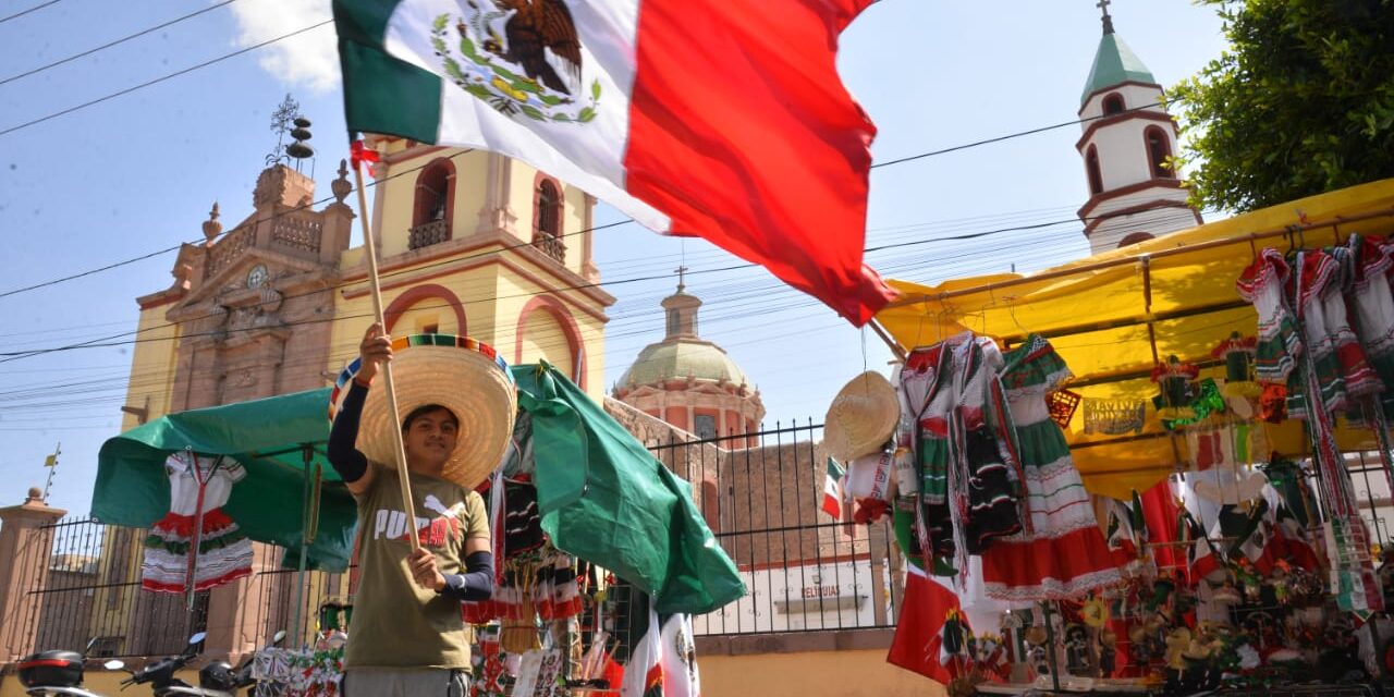 Soledad de G. S. atiende solicitud de permisos para venta de artículos patrios