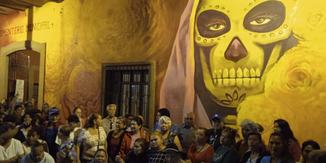 Gobierno de la Capital ofrece recorrido nocturno en el Museo Funerario Panteón del Saucito a adultos mayores