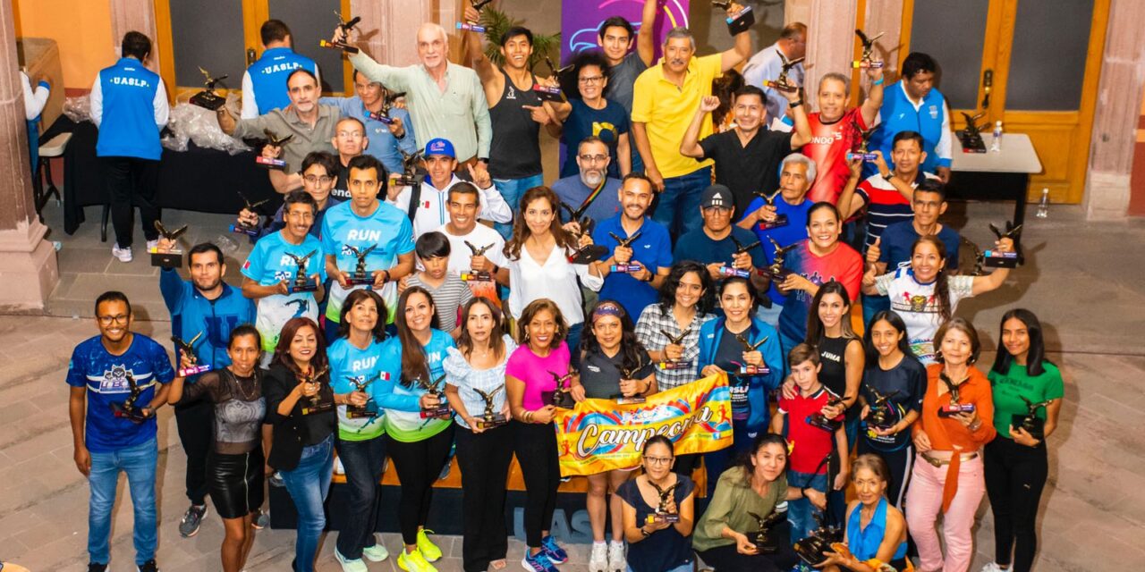 Realizan entrega de premios a los triunfadores del Medio Maratón UASLP