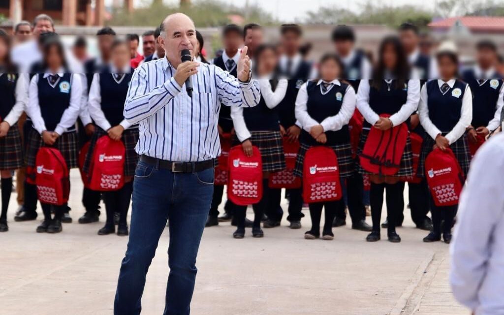Fuerte impulso a la educación en la zona rural Capitalina: Enrique Galindo entrega material de construcción y mochilas en Preparatoria de Peñasco