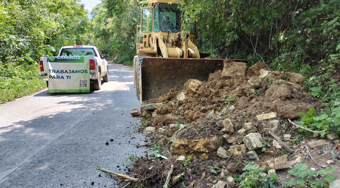Gobierno estatal atiende caminos afectados por lluvias en Tamazunchale