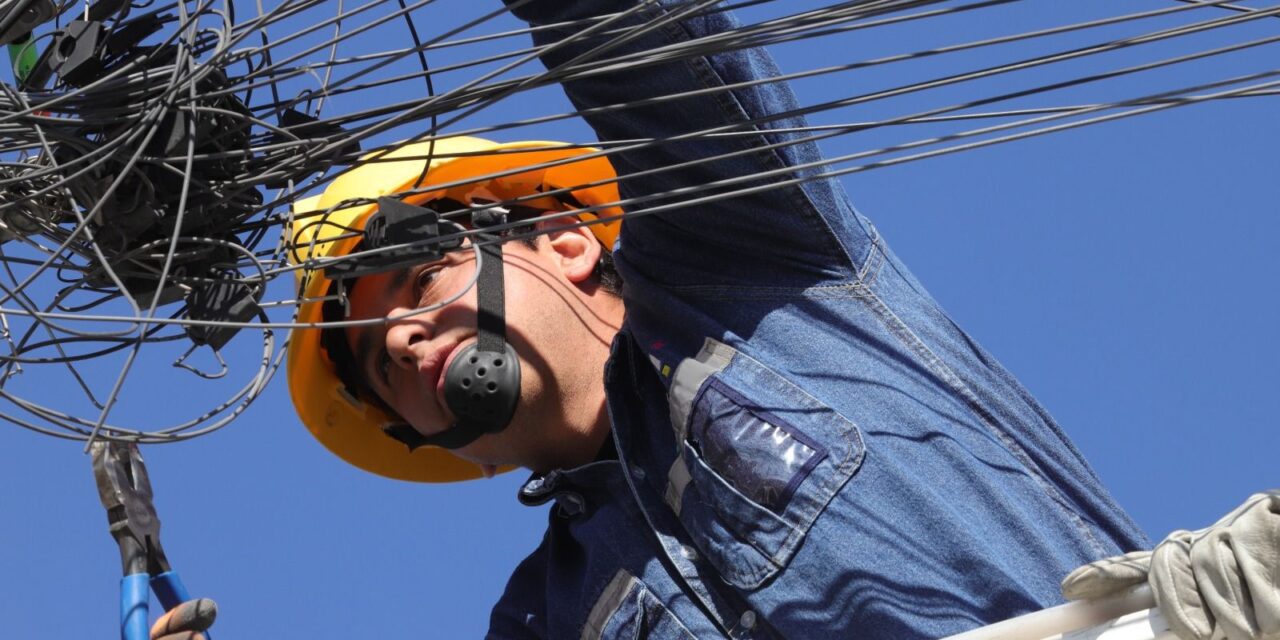 Ayuntamiento e Izzi acuerdan retiro de cableado, para disminuir la contaminación visual