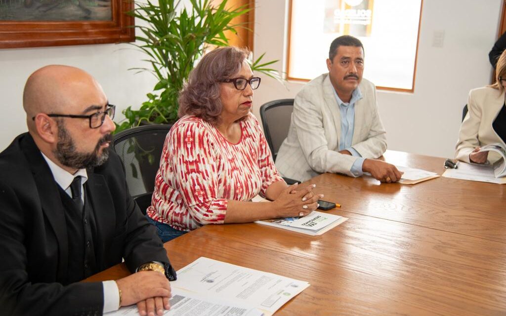En sesión solemne, alcaldesa Leonor Noyola entrega documento de segundo informe a cabildo