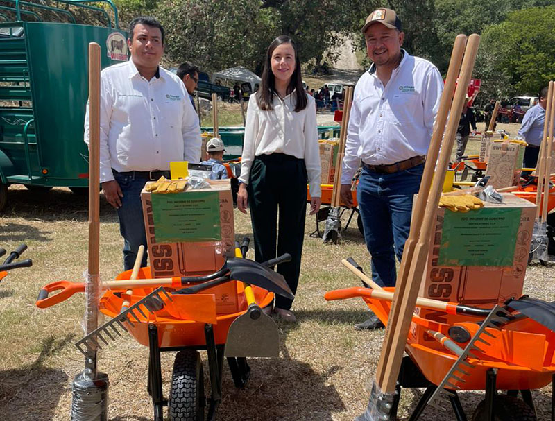Entrega Estado más apoyos a productores de Santa Catarina