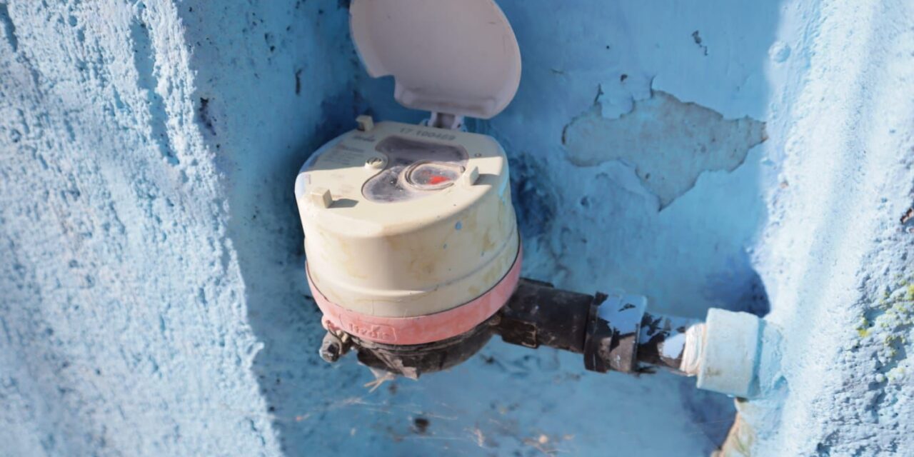 Entrega Interapas “alertas de alto consumo” como medida para evitar el desperdicio de agua