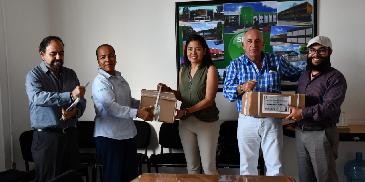 Gobierno estatal entrega 550 libros en donación a biblioteca pública