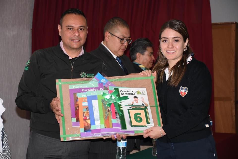 Gobierno fortalece la educación de docentes en formación