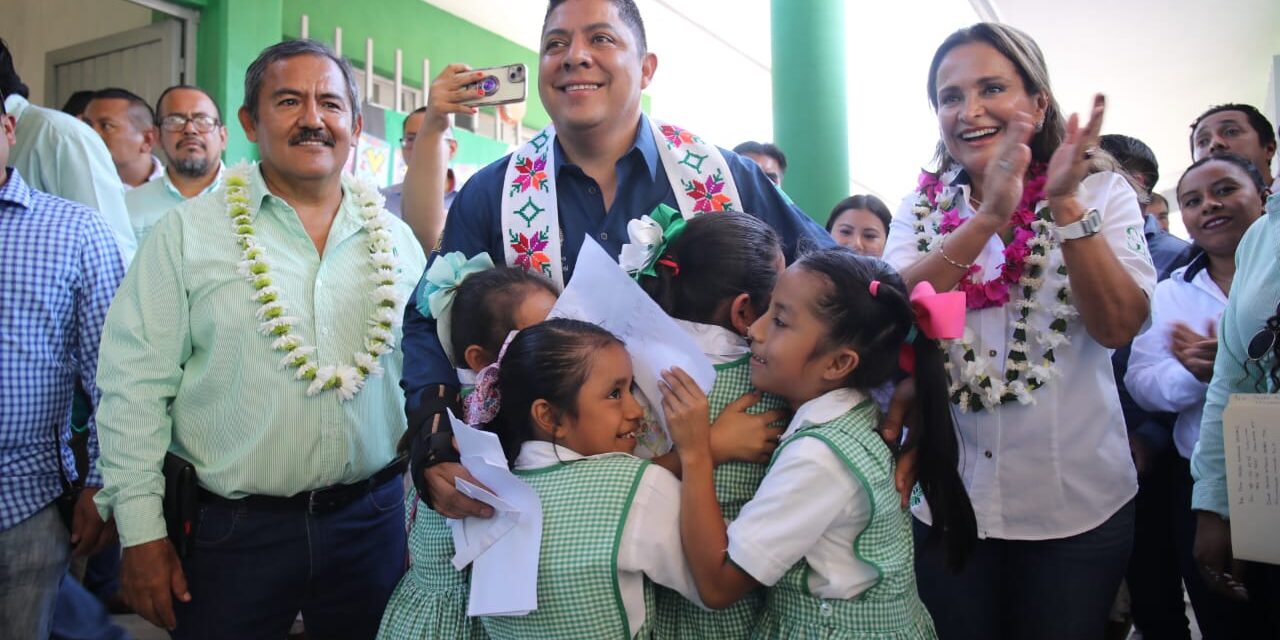 Ricardo Gallardo entrega nueva escuela en Tampamolón