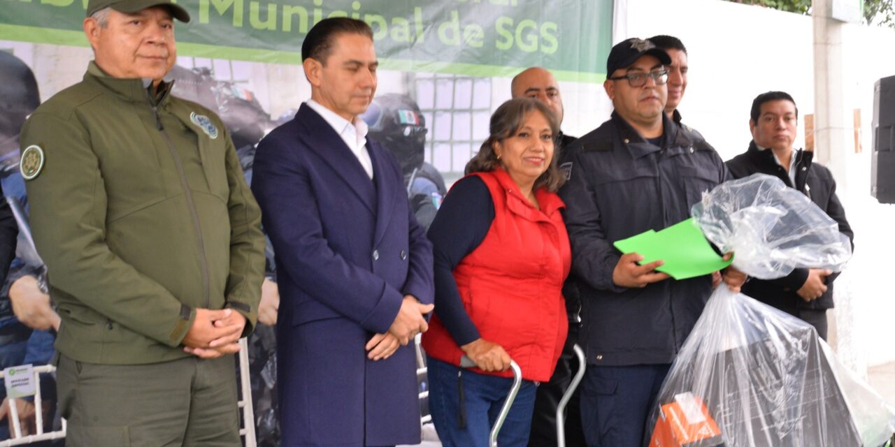 Con entrega de uniformes y reconocimientos, alcaldesa Leonor Noyola destaca labor de seguridad pública municipal