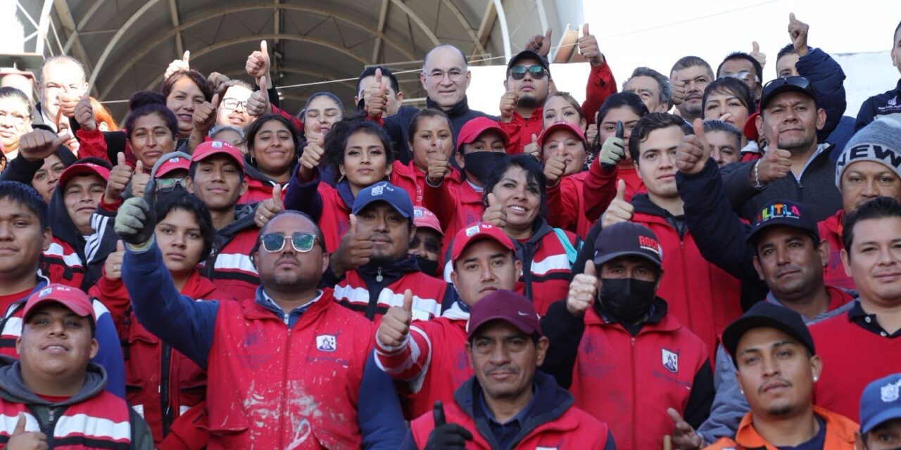 En el Día de Talacha, el Alcalde Galindo y brigadas municipales realizan limpieza y embellecimiento del Mercado República