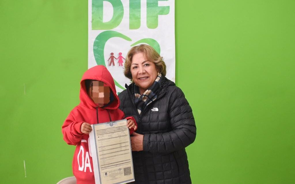 DIF municipal de Soledad entrega documentos extemporáneos y de enmiendas a menores