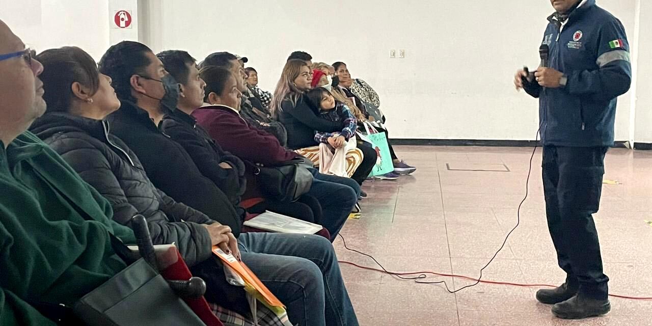 Firme capacitación del Gobierno de la Capital a comerciantes de pirotecnia menor, para prevenir incidentes en esta época