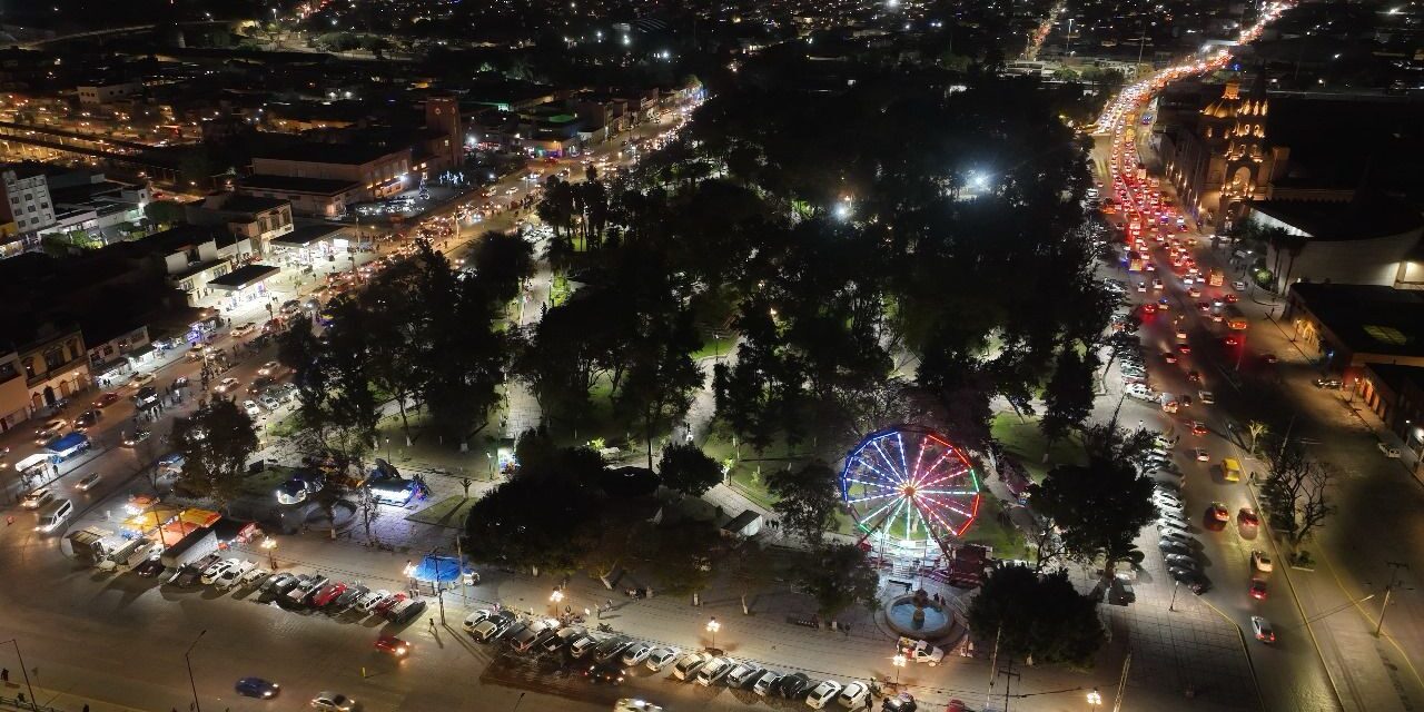 Alcalde Enrique Galindo inaugura la Rueda de la Fortuna gratuita que ilumina la Alameda