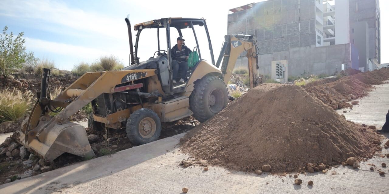 Interapas repara fugas y sustituye línea de agua en Villa Magna