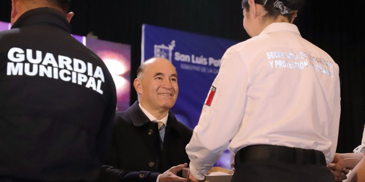 Estímulos y reconocimientos a oficiales municipales entrega el Alcalde Galindo en el Día del Policía