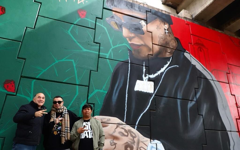 Junto con el rapero potosino Gera MX, el Alcalde Galindo develó nuevo mural en avenida Constitución