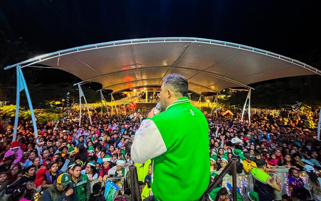 Ricardo Gallardo une a las familias con posadas navideñas