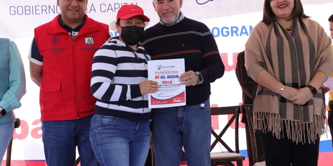 Alcalde Galindo entrega beneficios sociales a las familias de La Pila