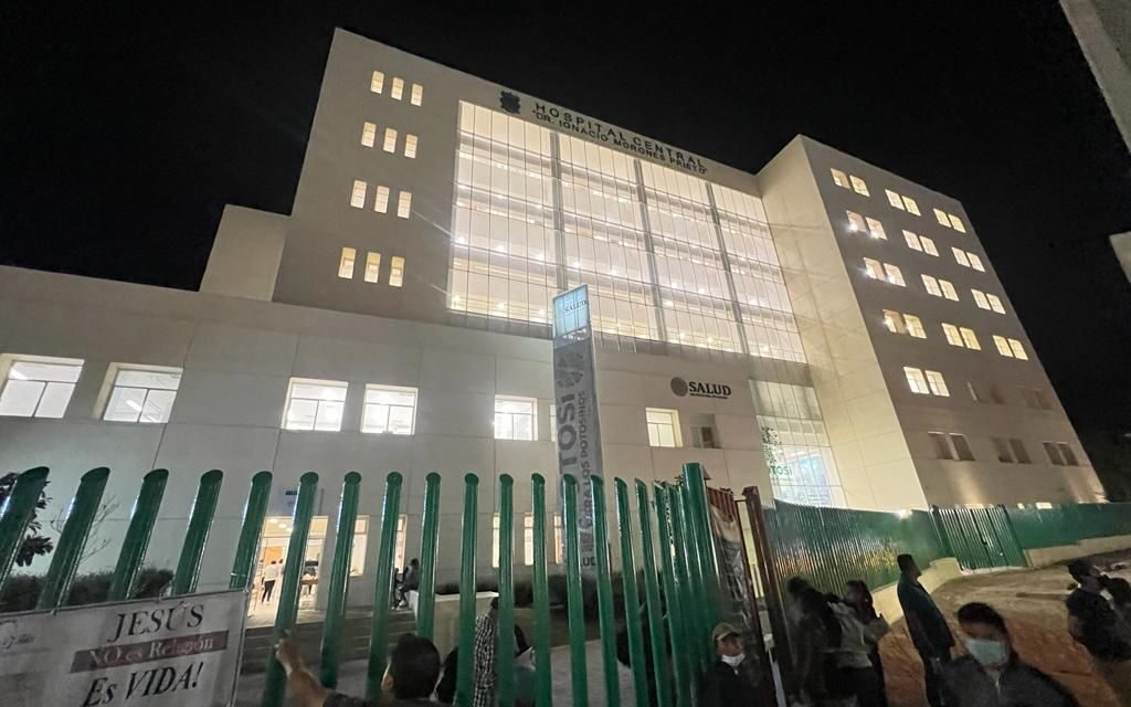 Hospital central labora con insumos suficientes