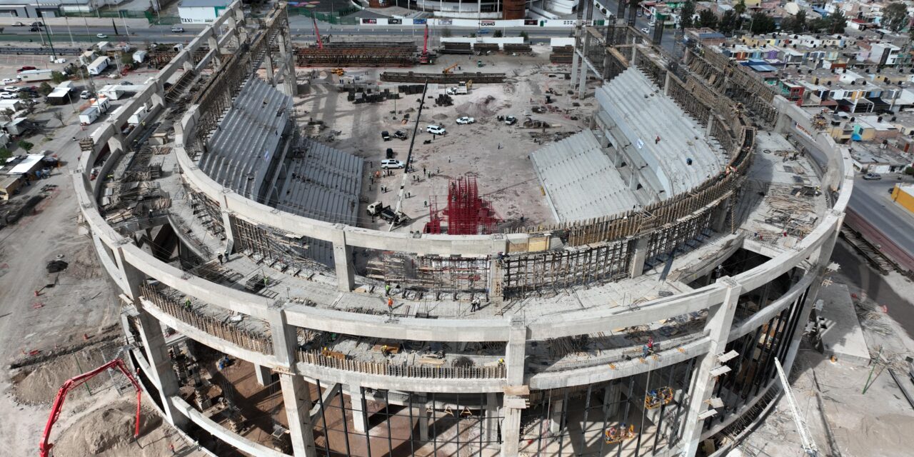 Ricardo Gallardo supervisa construcción de la nueva Arena Potosí