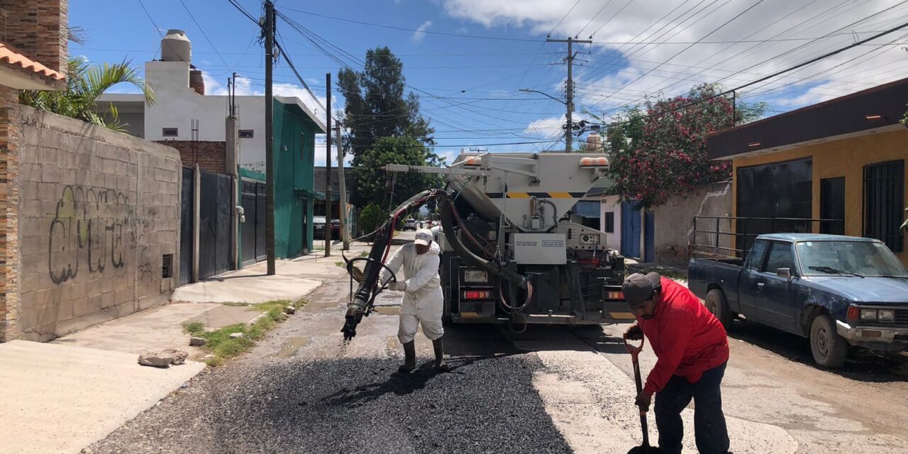 Gobierno de la Capital realiza acciones de regeneración vial en calles de las colonias potosinas