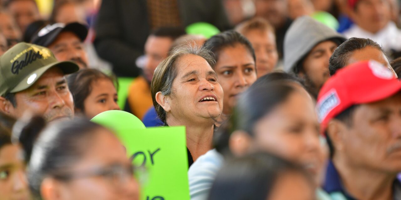 Ricardo Gallardo mejora condiciones de vida a familias de Bellas Lomas