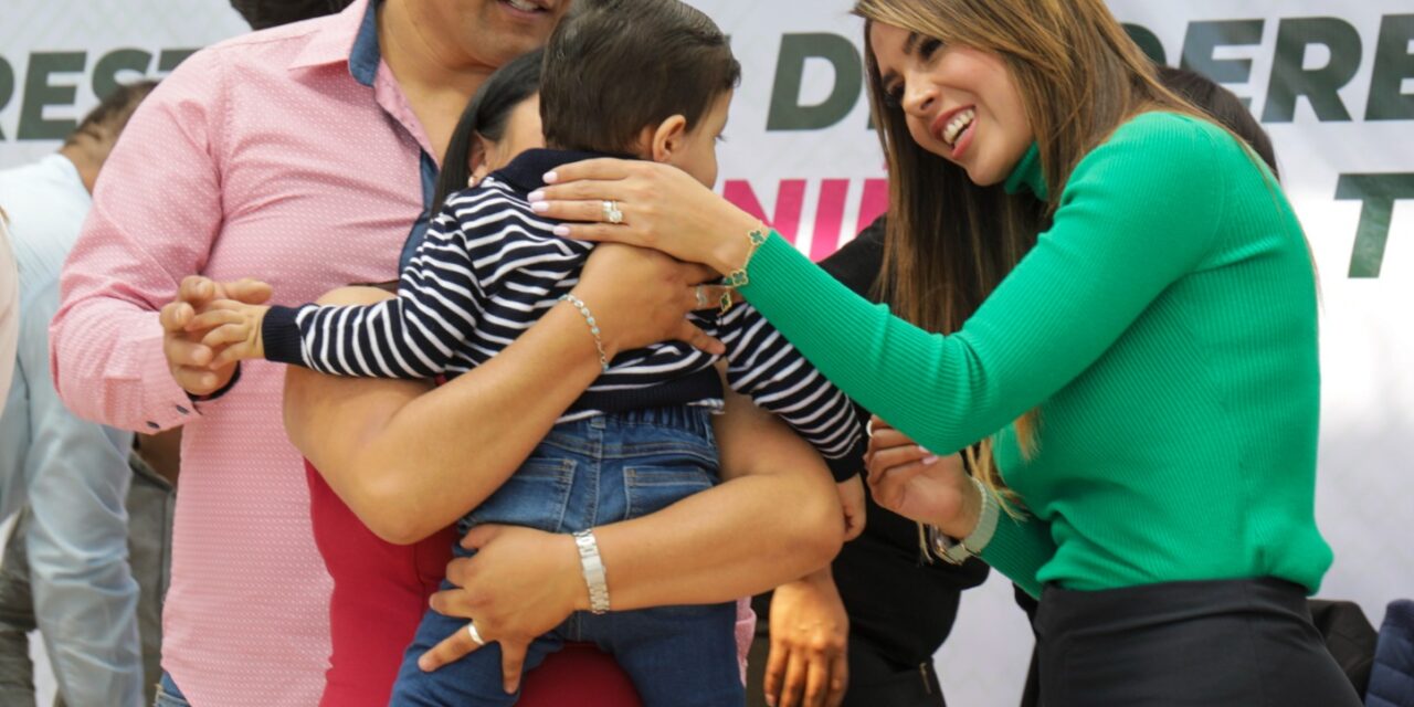 Reconocen familias mejora en procesos de adopción del DIF estatal