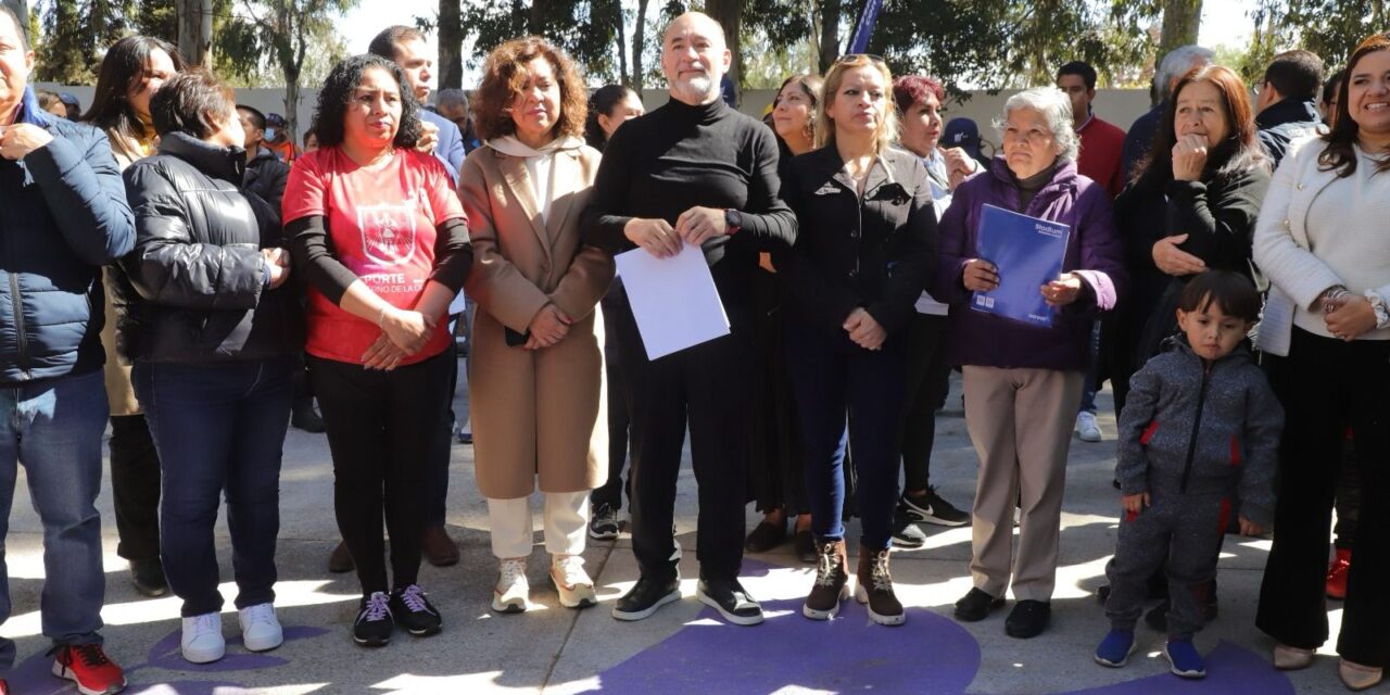 Junto a vecinas y vecinos del Barrio El Saucito, Alcalde Galindo rehabilita el espacio público, en el Domingo de Pilas