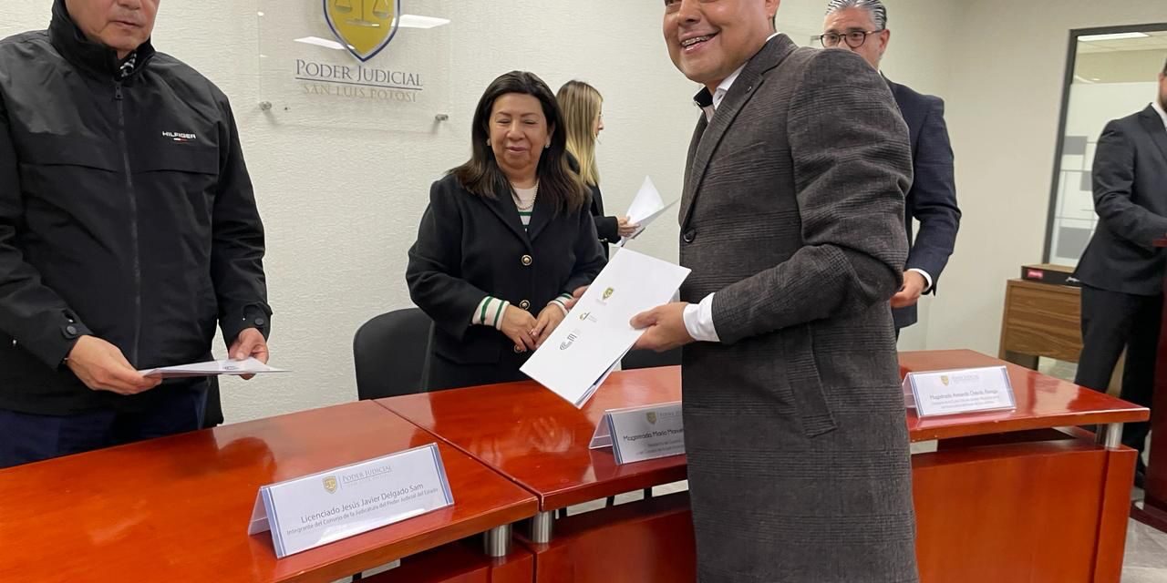 Protección Civil estatal entrega constancias de capacitación al Poder Judicial