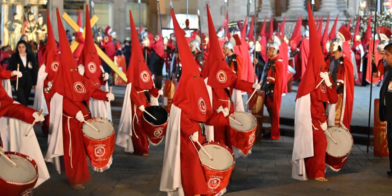 Miles de visitantes viven la majestuosidad de la Procesión del Silencio