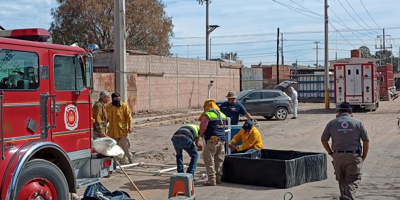 Protección Civil estatal colabora en toma de muestras en empresa que se incendió
