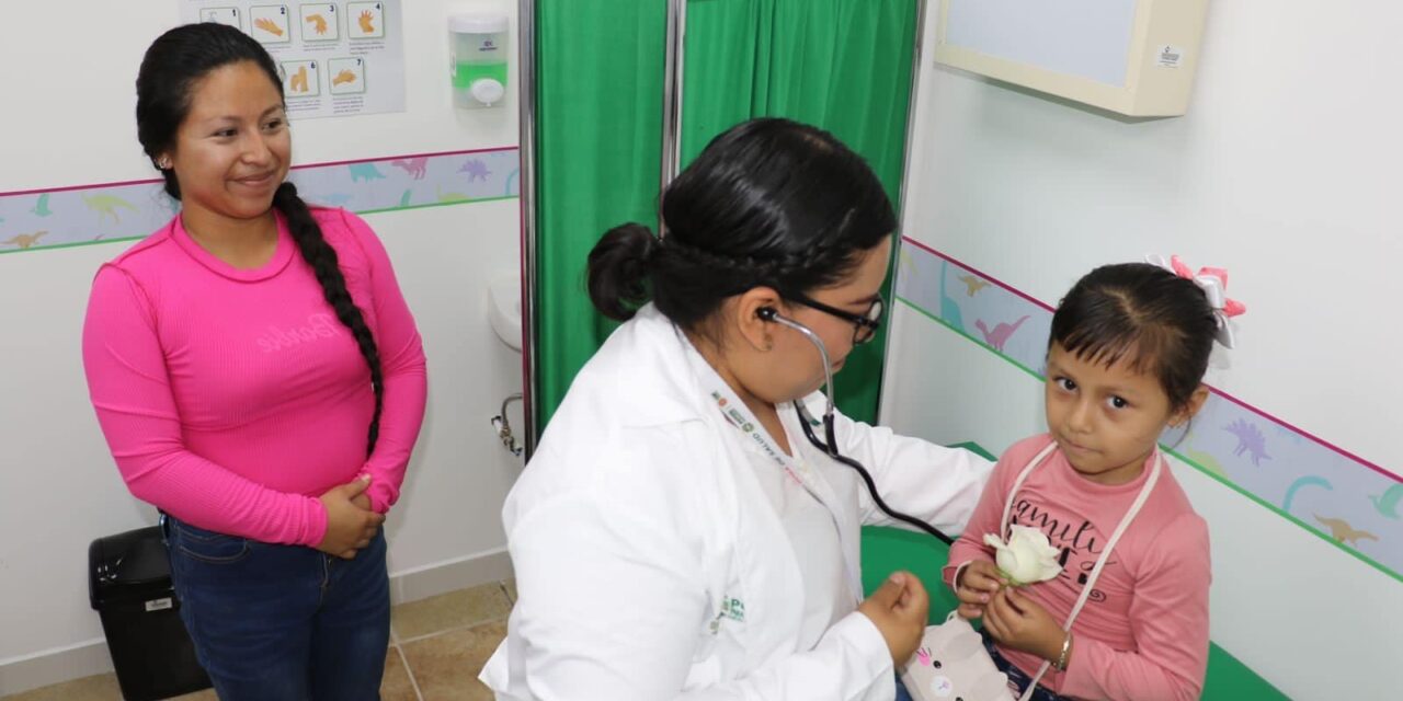 Familias potosinas reciben atención médica en sus colonias