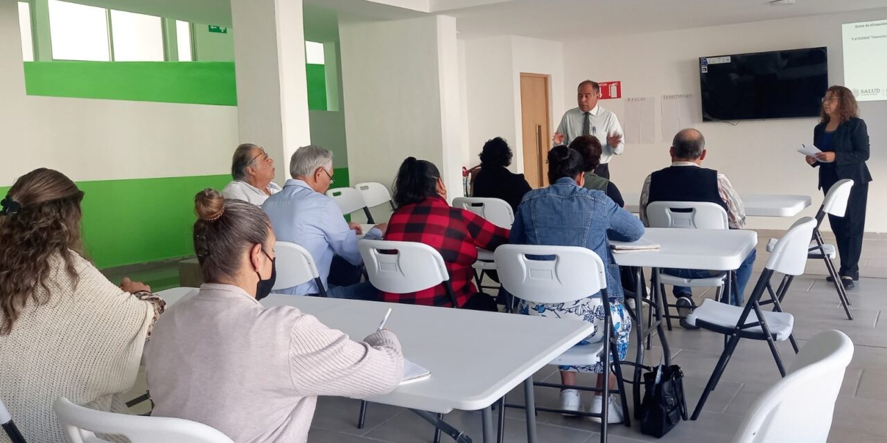 Cuidadores de personas adultas mayores reciben certificación