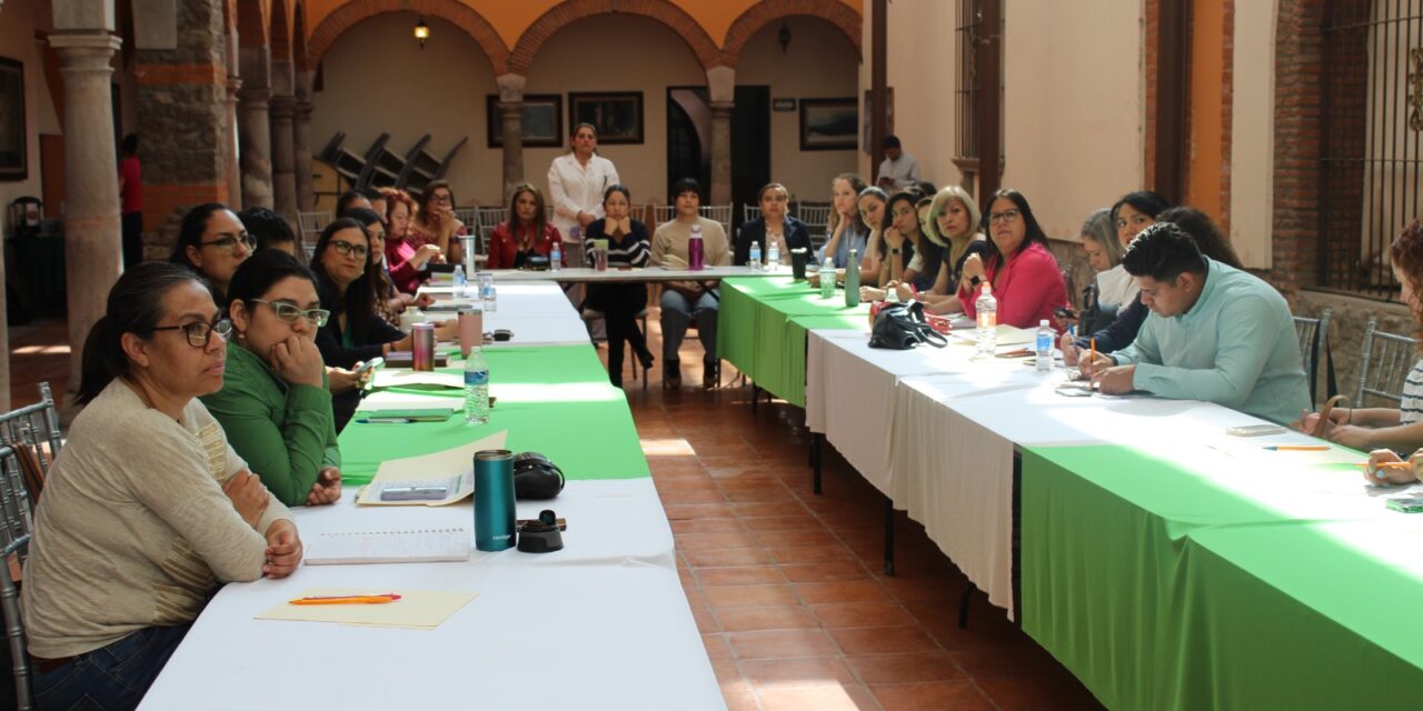 Trabajadores estatales capacitan en igualdad de género