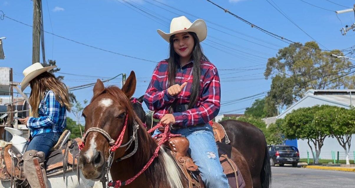 Tradicional cabalgata Fenae 2024 recorre con alegría las calles de Soledad