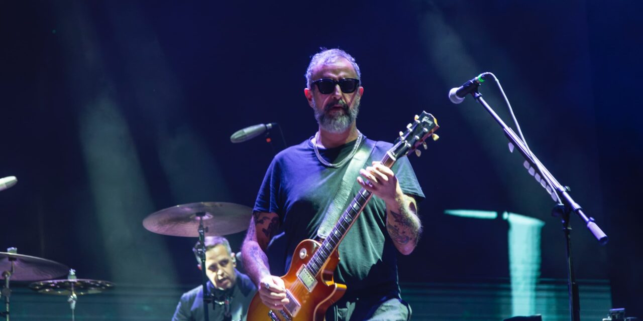 Molotov ofrece enérgico concierto a miles de asistentes en la FENAE 2024