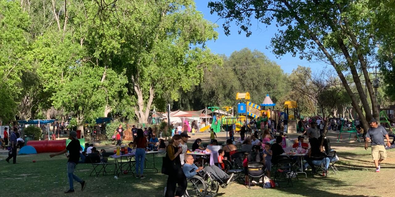 Potosinos celebran Día de la Familia en parques Tangamanga y las Camelias