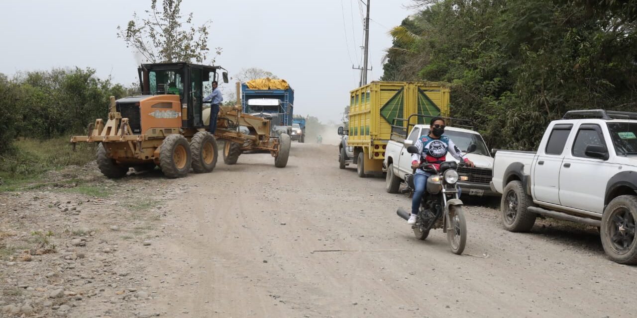 Se reconstruye carretera de Tampacán