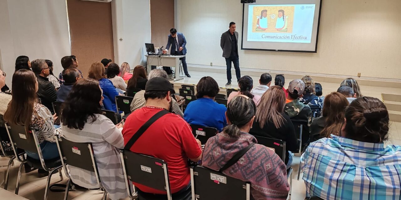 Trabajadores se capacitan sobre comunicación efectiva