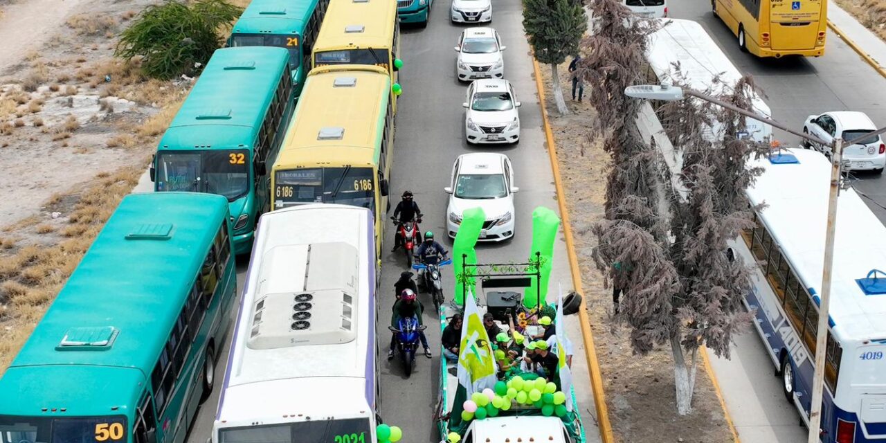 Ruth González muestra poder de convocatoria con transportistas