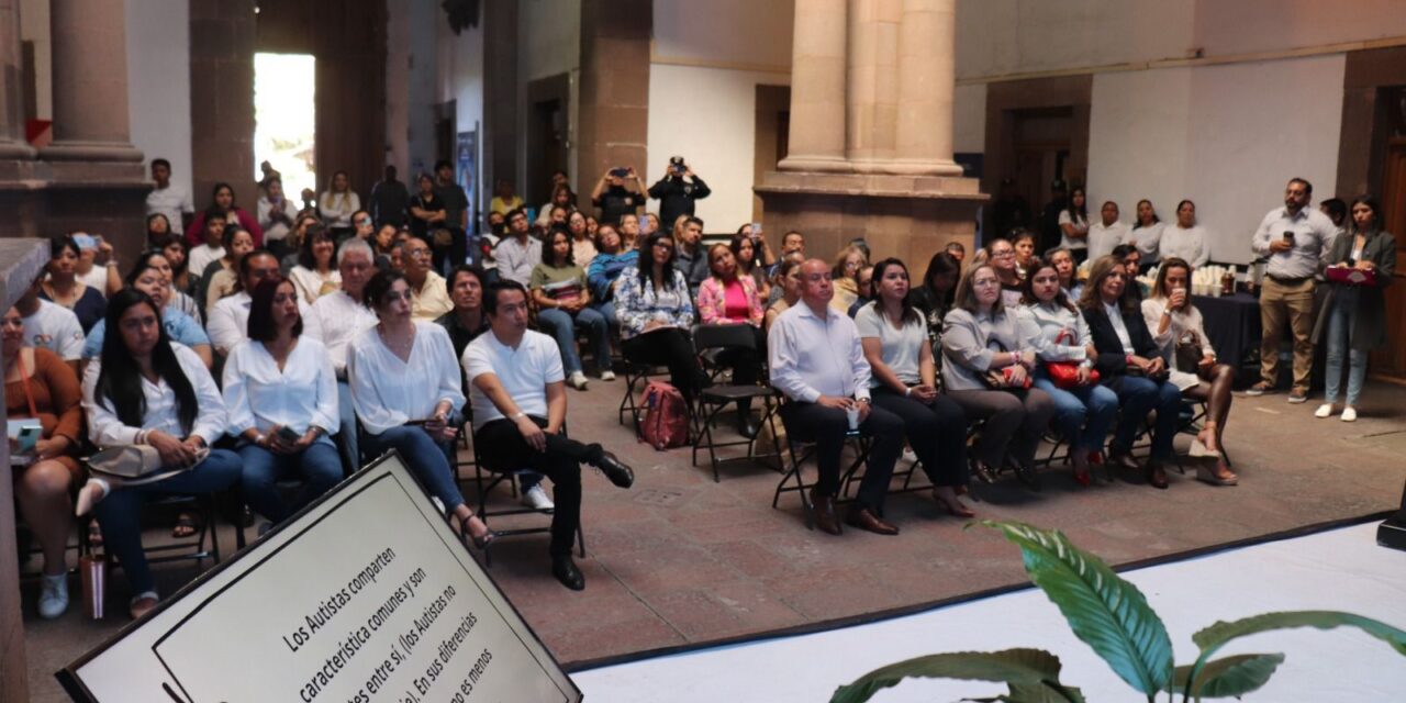 DIF Capitalino acerca características y testimoniales del espectro autista a la población