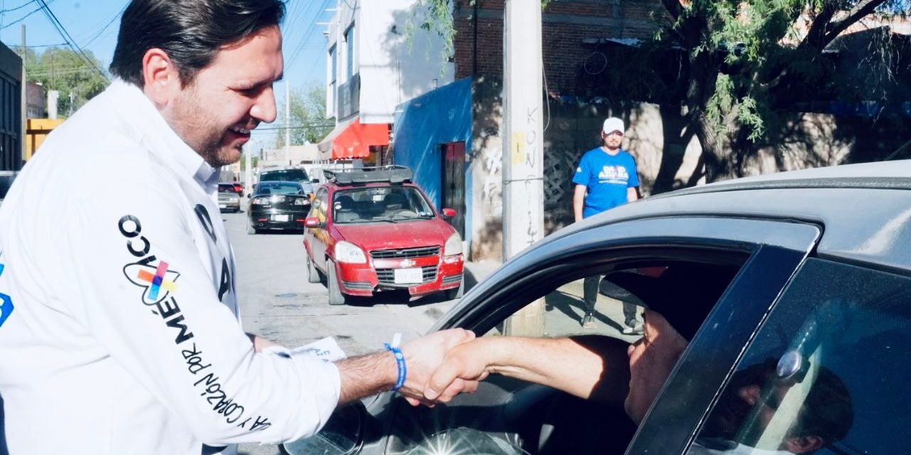 Avanza David Azuara con paso firme en 120 colonias