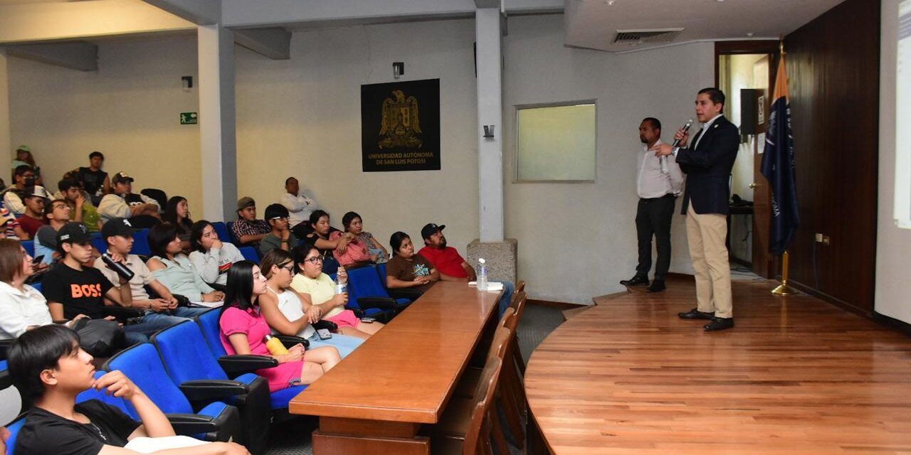 Jóvenes universitarios en Soledad reciben programa de educación internacional