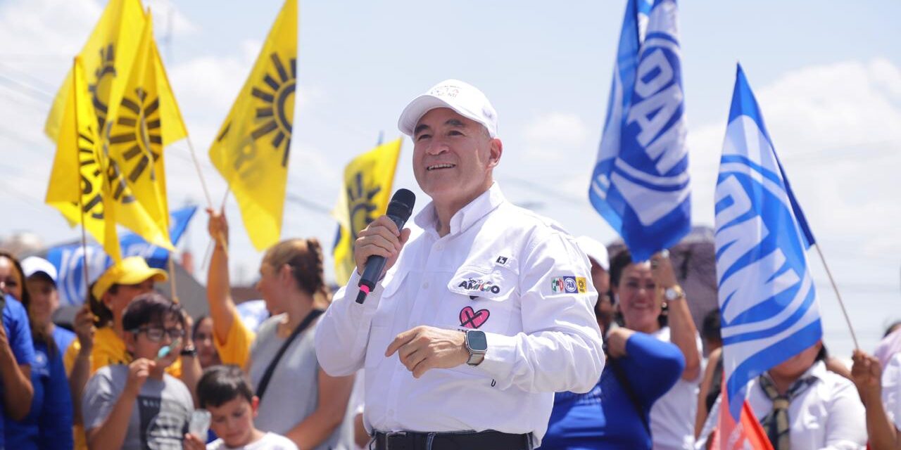 En su primer día de campaña, Enrique Galindo visitó los cinco distritos locales de la capital