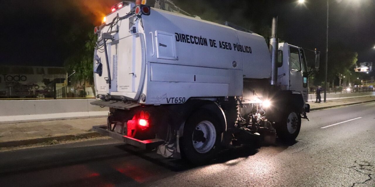 Mantienen servicio de limpieza nocturno en avenida Salvador Nava Martínez