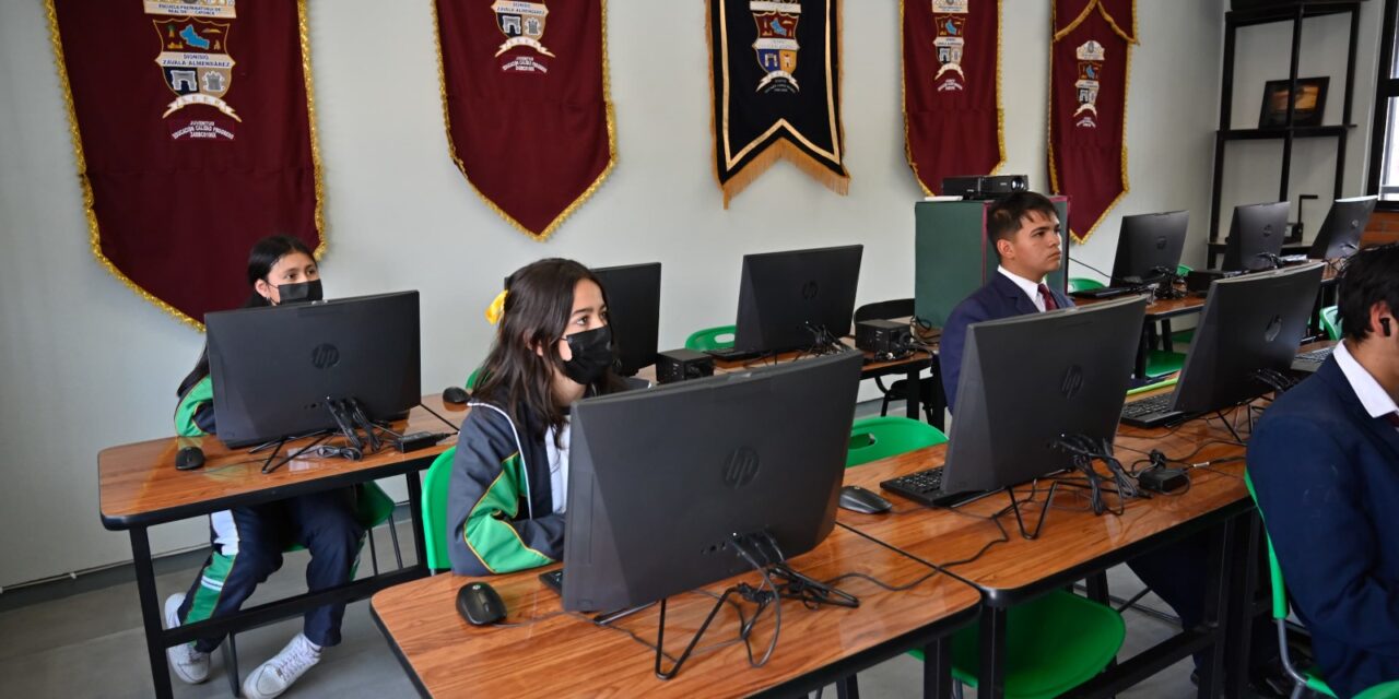 Inauguran escuela en Real de Catorce