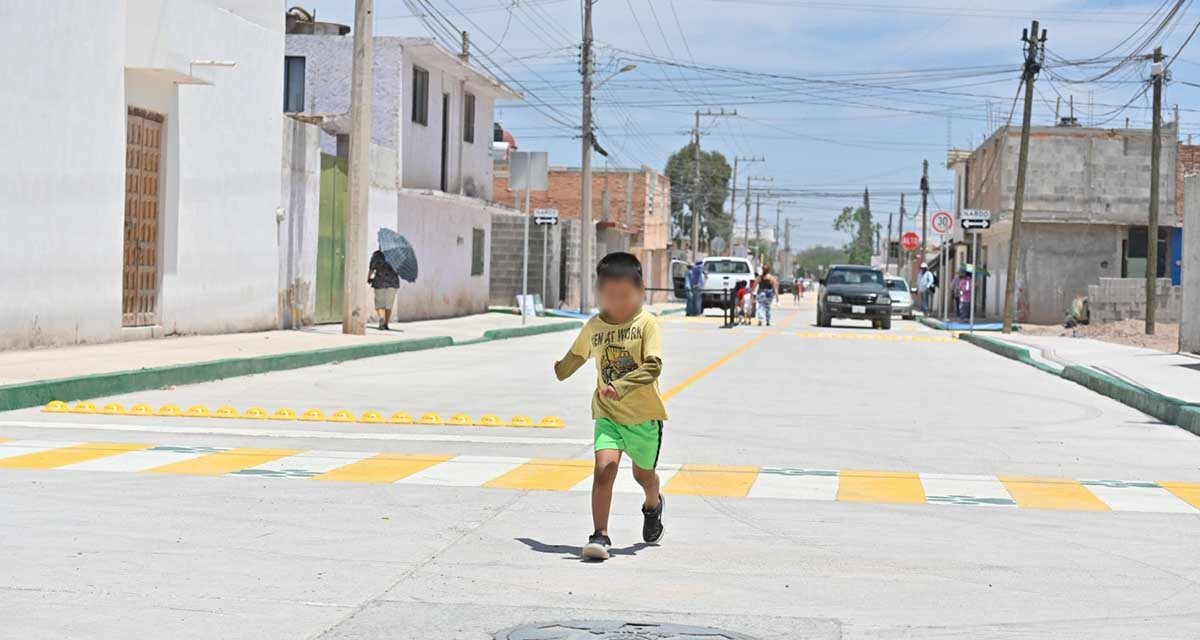 Inauguran pavimentación de calles en Las Flores