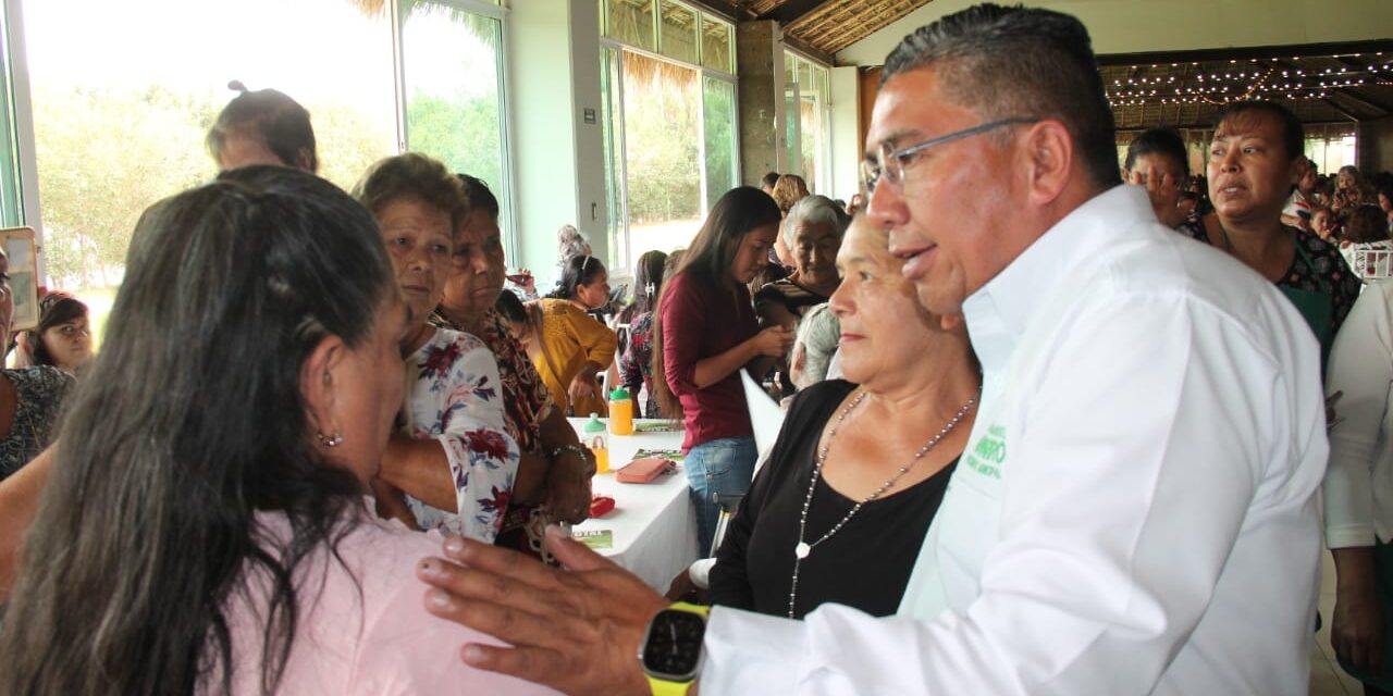 Juan Manuel Navarro se reúne con madres soledenses que lo llevarán al triunfo el 2 de junio