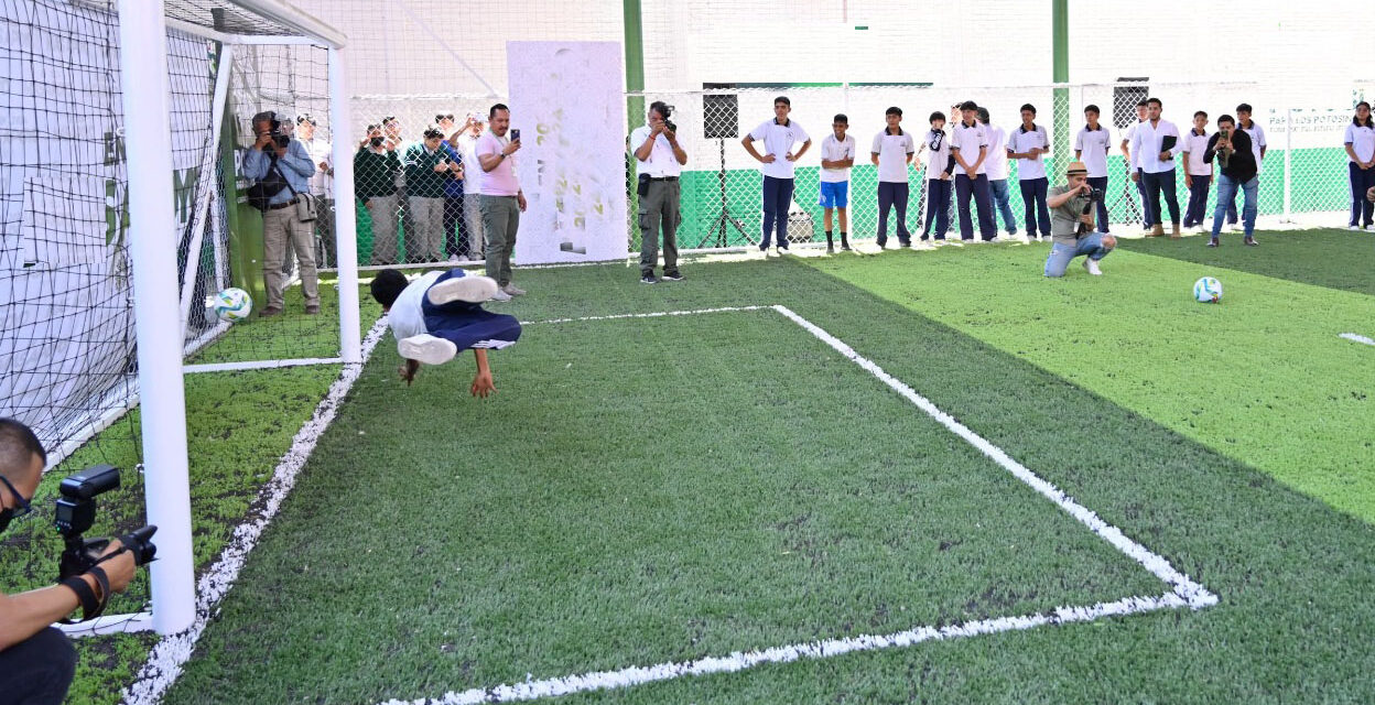 Secundaria Graciano Sánchez recibe nueva cancha y obras de mejora