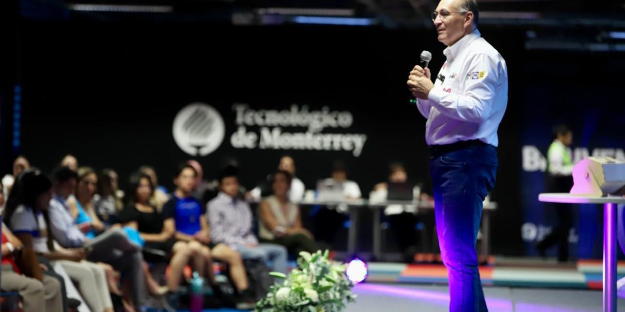 Tendrá capital ambicioso programa de obra pública, afirma Galindo ante alumnos del Tec de Monterrey